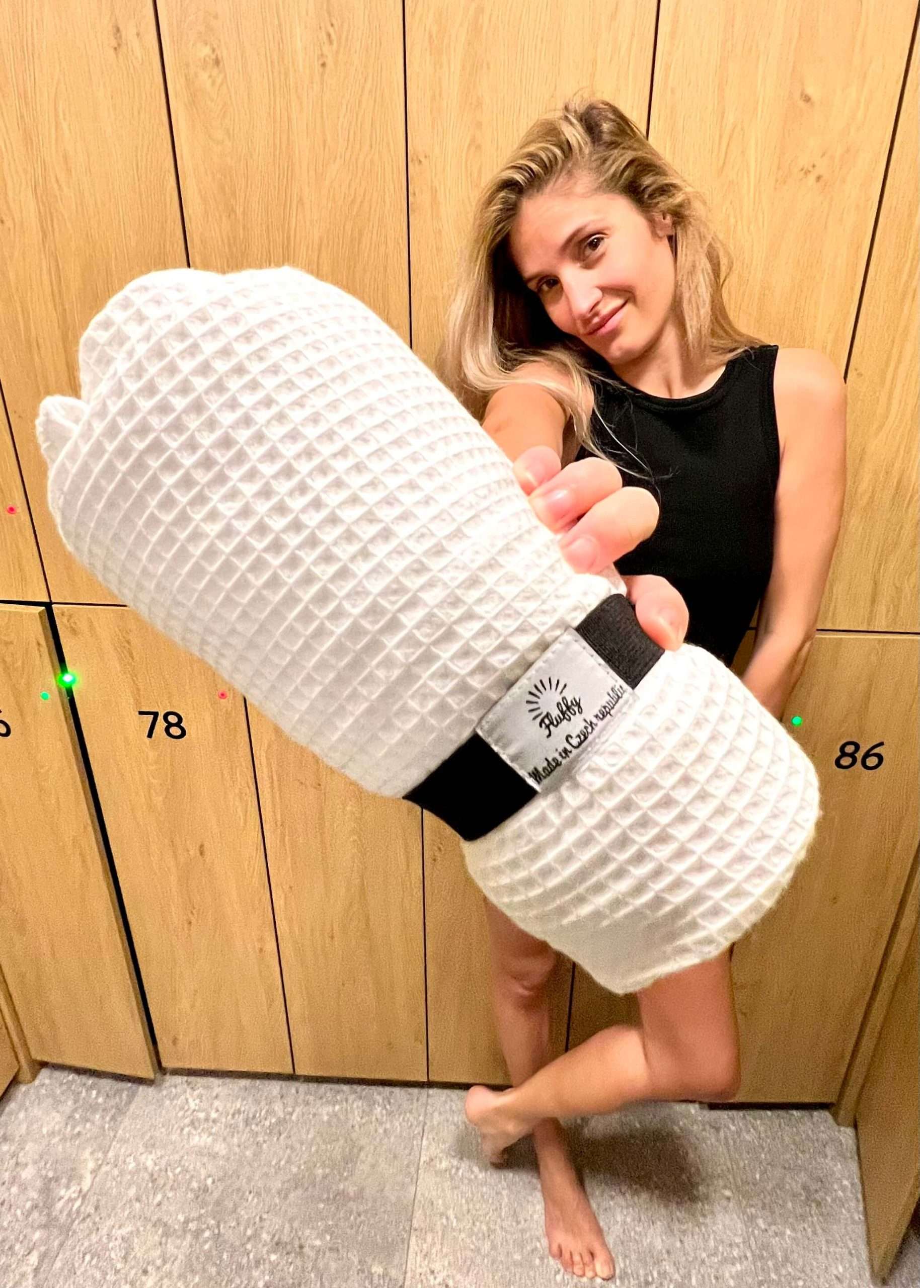 1069-9_hot-zip-sauna-limited-vafle-cerna-ponco.jpg
